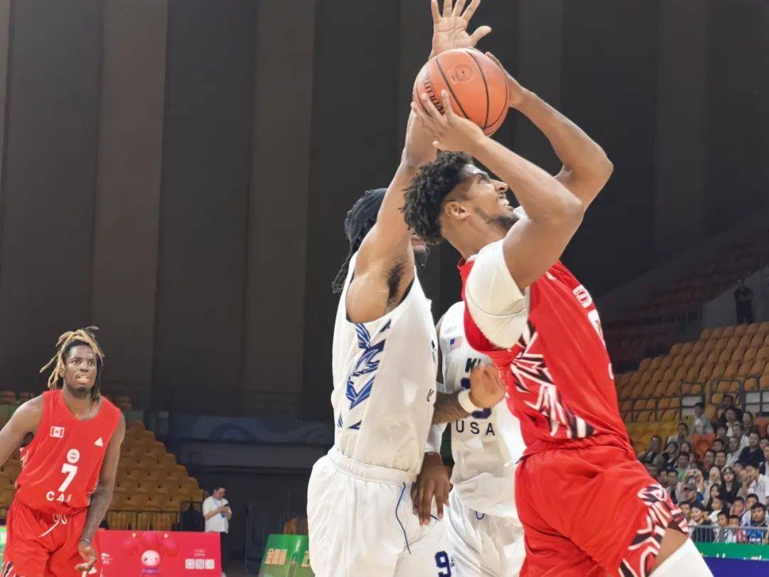 精彩纷呈的篮球盛宴,引人入胜! 精彩纷呈的篮球盛宴,引人入胜!