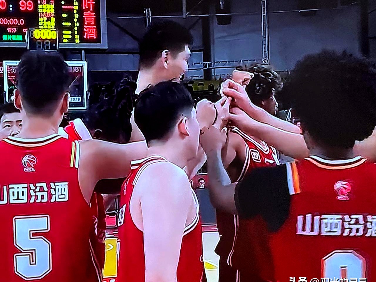 山西男篮轻松击败对手,取得胜利 山西男篮轻松击败对手,取得胜利