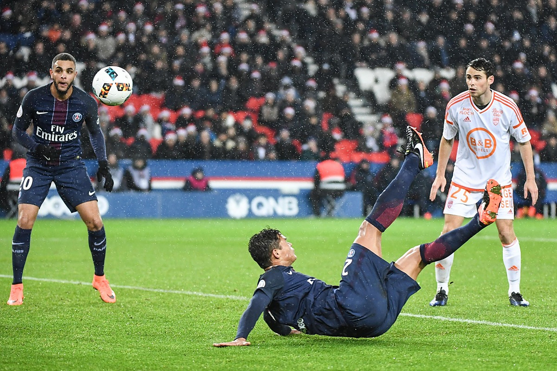 包含洛里昂主场作战，争取三分的词条