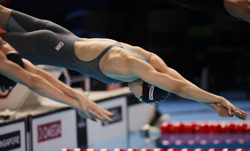 游泳比赛女子混合泳接力中国队夺金