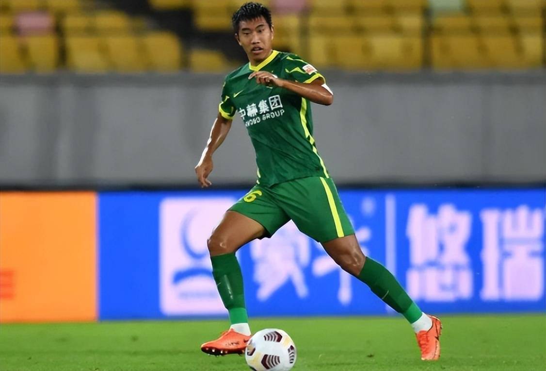 中超联赛球员表现不俗，技术娴熟