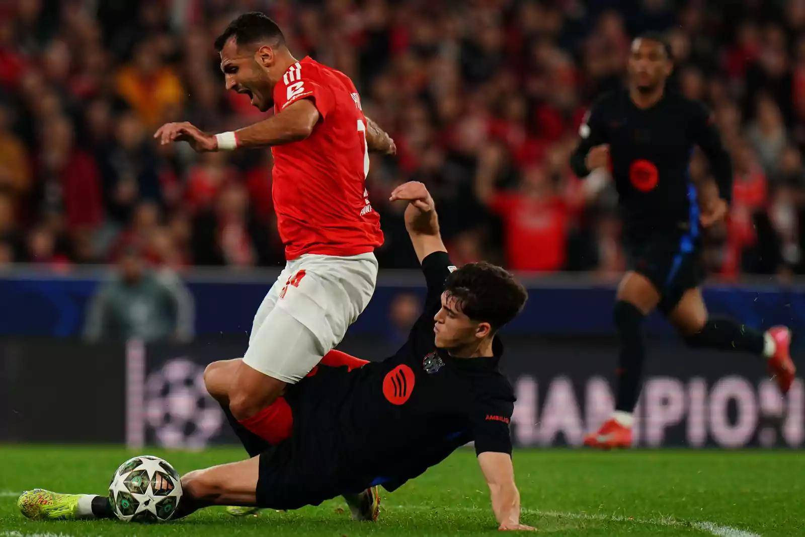 巴萨球队诡异表现,艰难晋级下一轮 巴萨球队诡异表现,艰难晋级下一轮