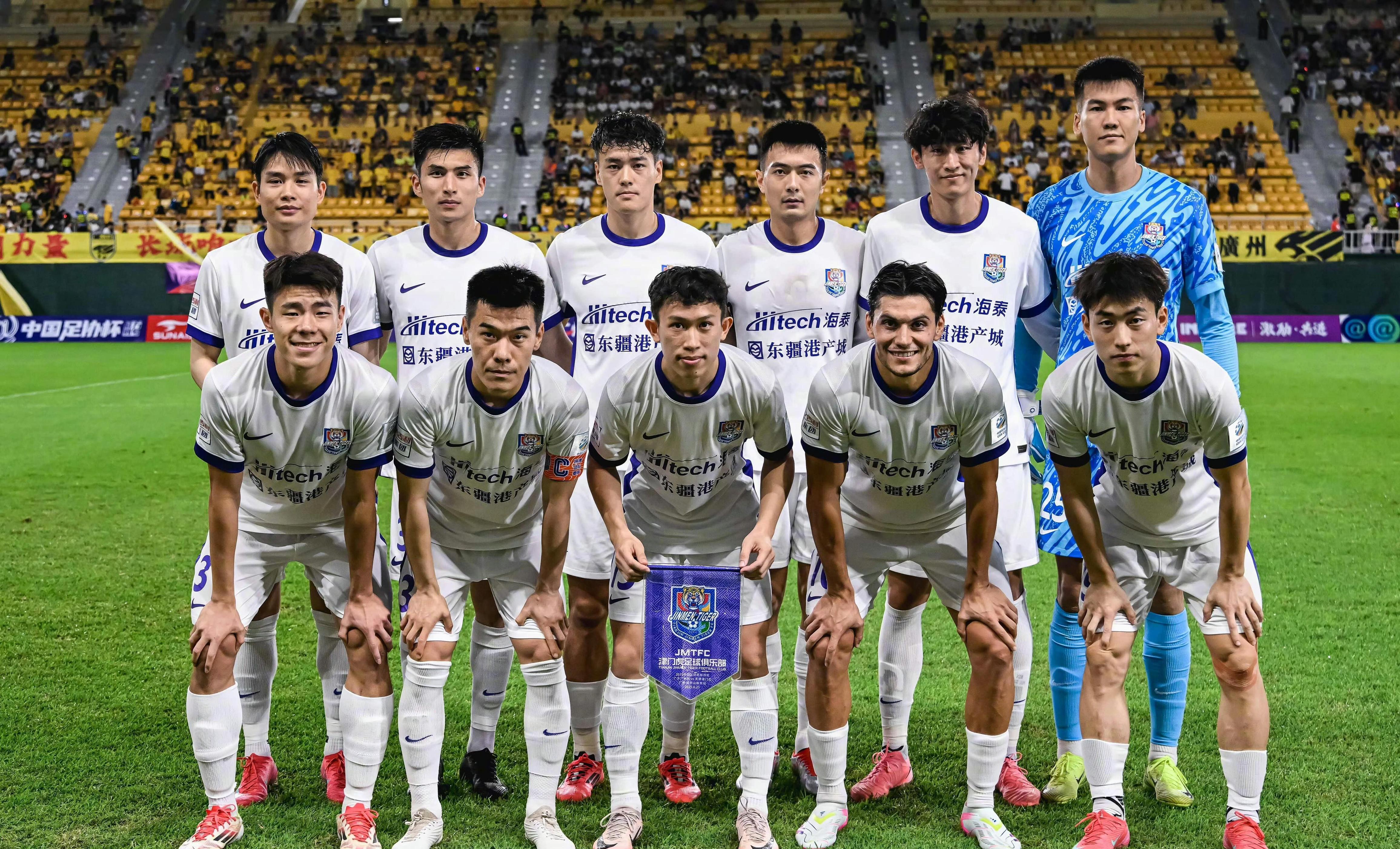 包含浙江队在场上展现出强大竞争力，击败对手的词条