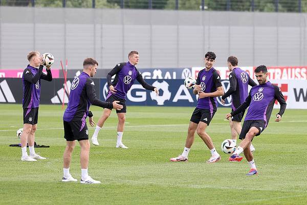 包含日本队欧洲杯预选赛大动作,全力备战冲击高峰的词条 包含日本队欧洲杯预选赛大动作,全力备战冲击高峰的词条