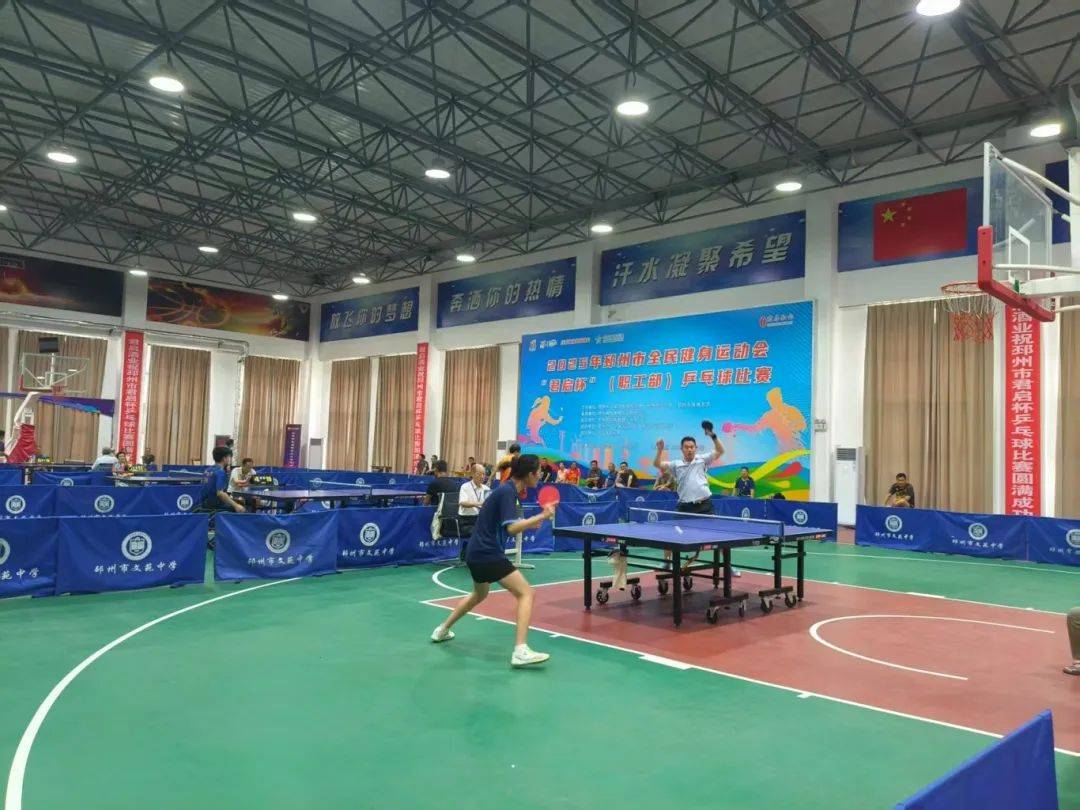 精彩比赛现场掌声不断，气氛热烈