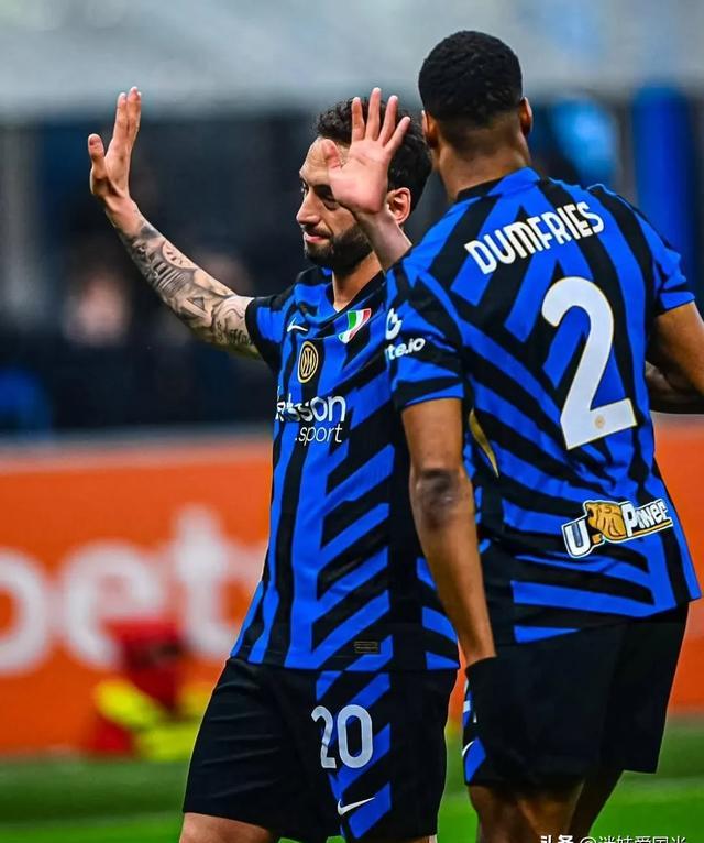 拉齐奥前锋意外受伤,让球迷揪心 拉齐奥前锋意外受伤,让球迷揪心