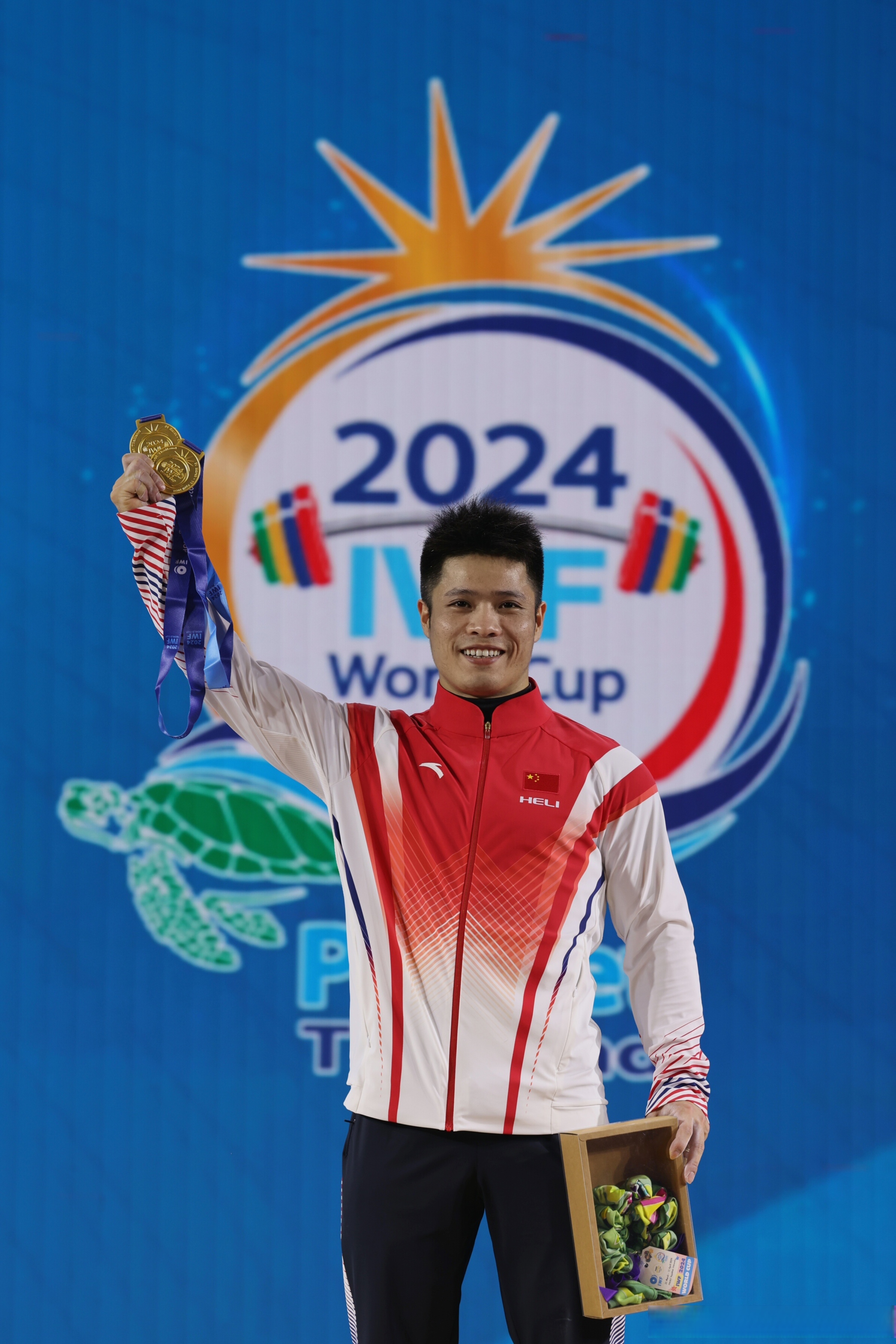 泰国举重选手惊艳表现,力夺金牌!的简单介绍 泰国举重选手惊艳表现,力夺金牌!的简单介绍