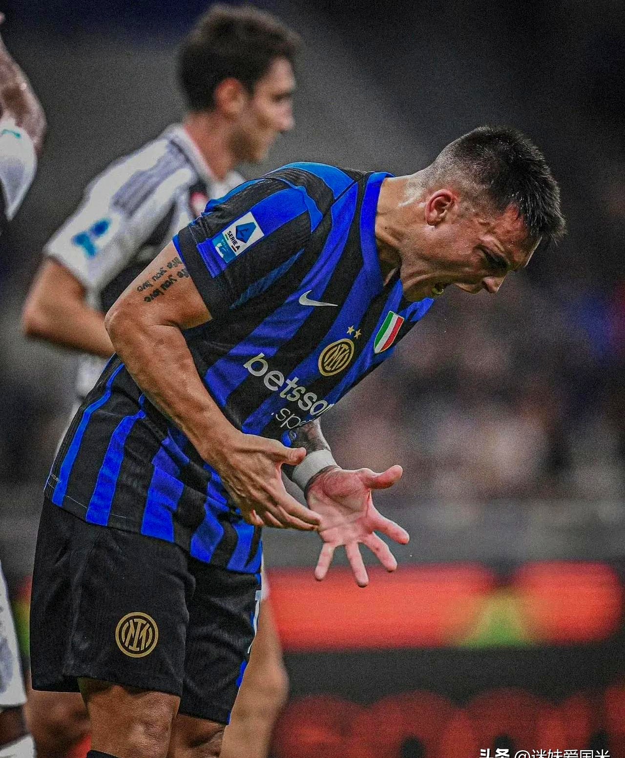 尤文官方宣布签下国际米兰前锋，引发球迷热议的简单介绍