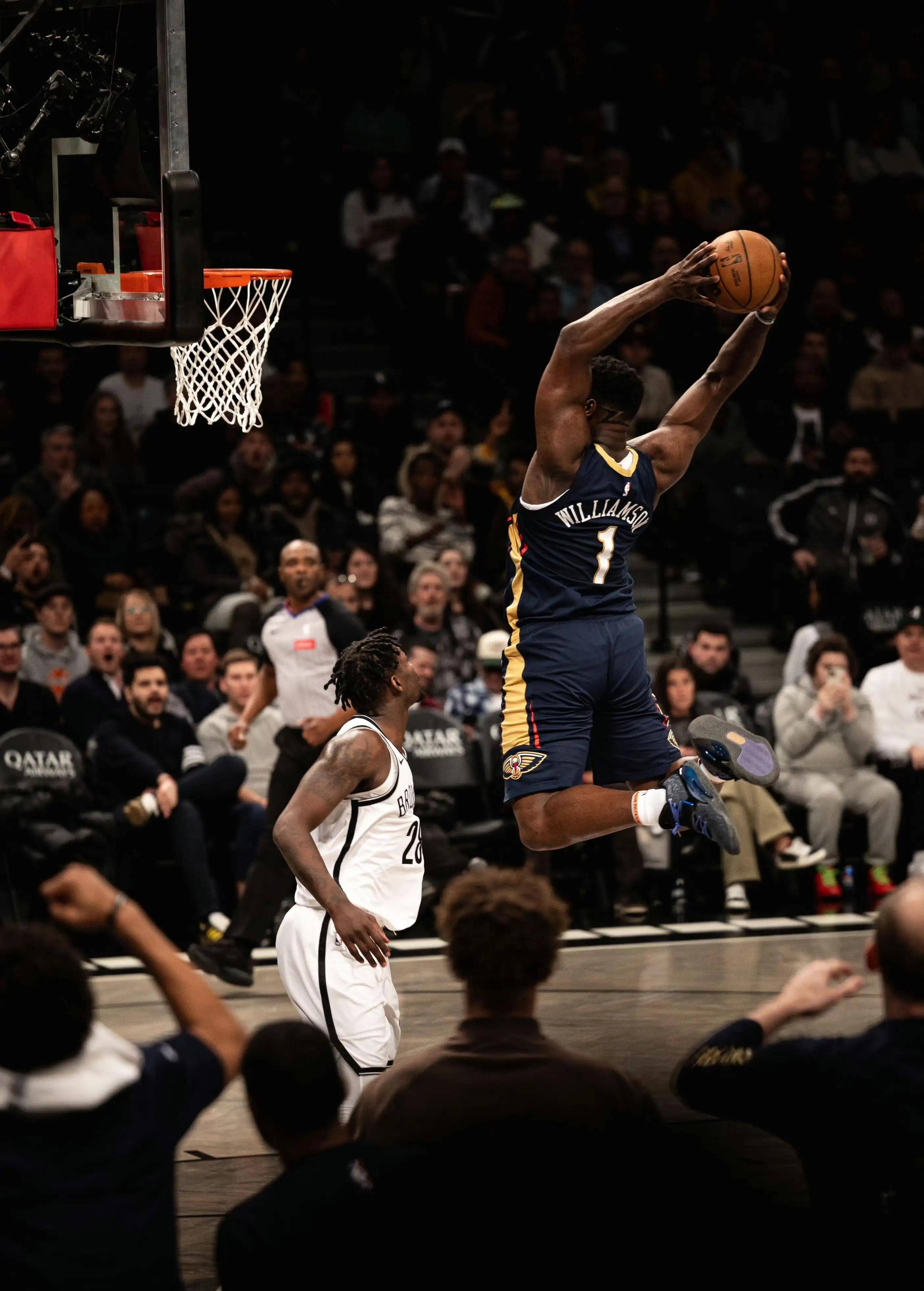 包含篮网队惜败劲敌，东部头名岌岌可危的词条