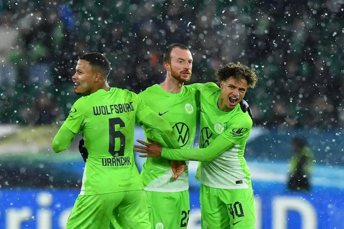 包含沃尔夫斯堡客场惨败，联赛前景堪忧的词条