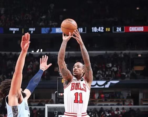 马刺大胜灰熊，德罗赞拿下三双