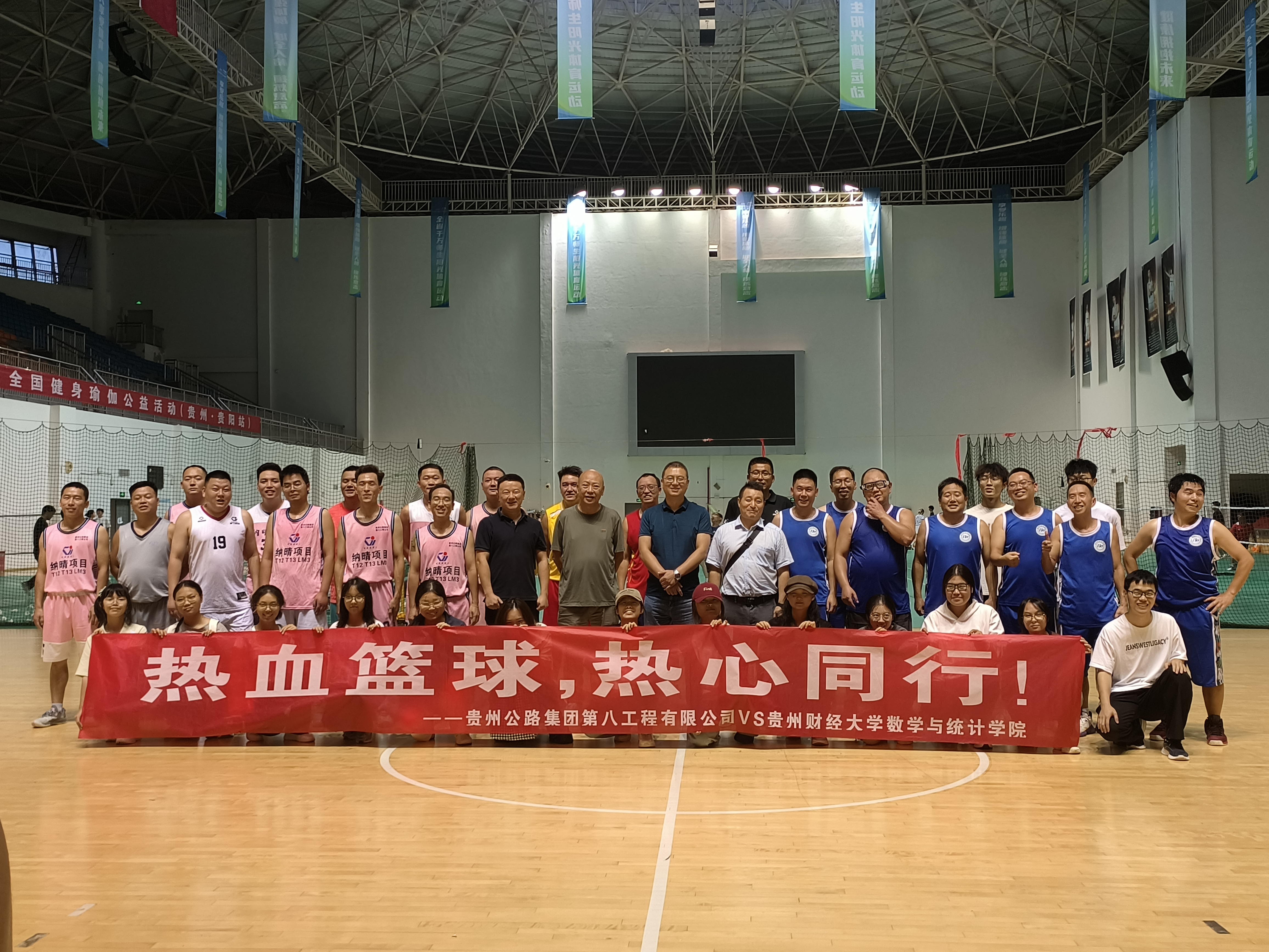 各地篮球俱乐部联谊赛场面火爆的简单介绍