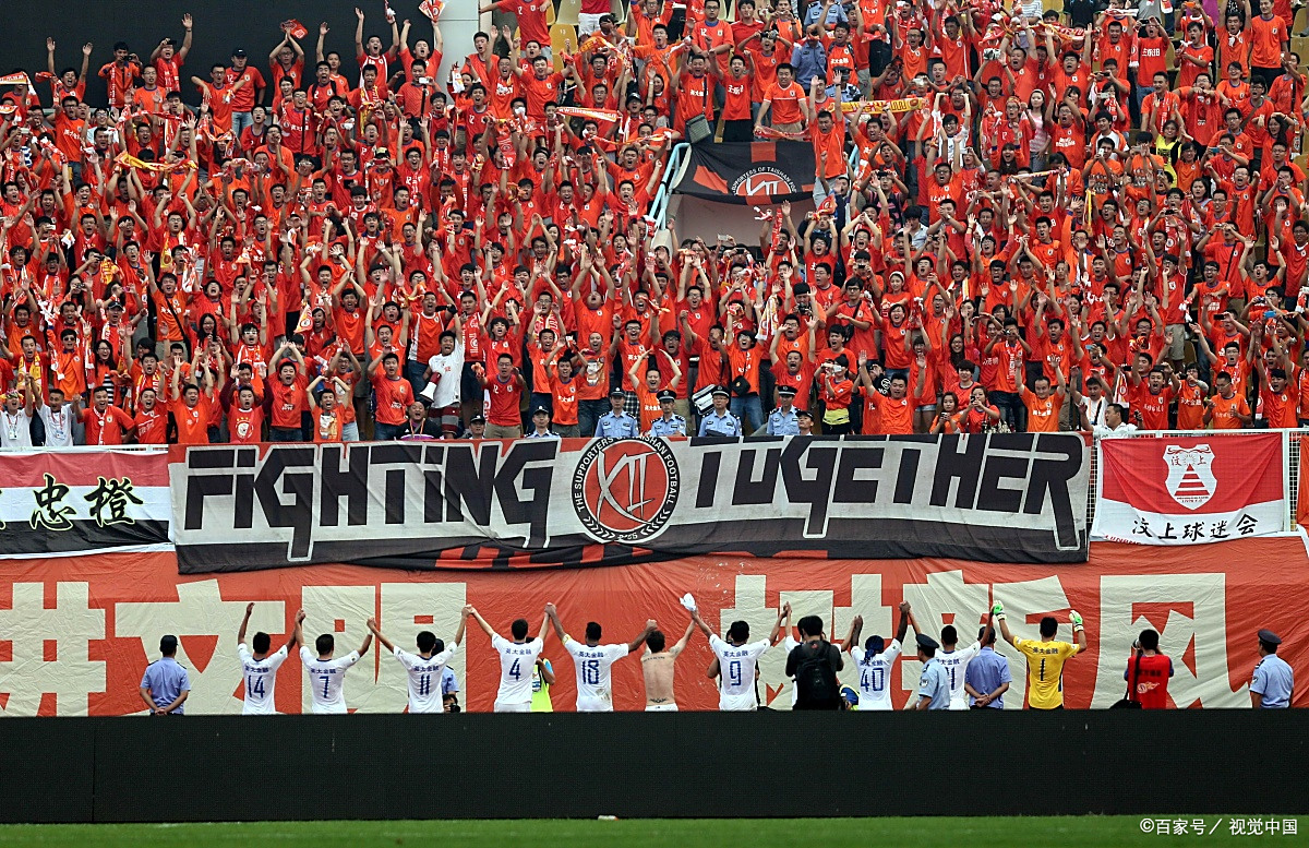 包含维罗纳球队备战下一场比赛，决心赢球的词条