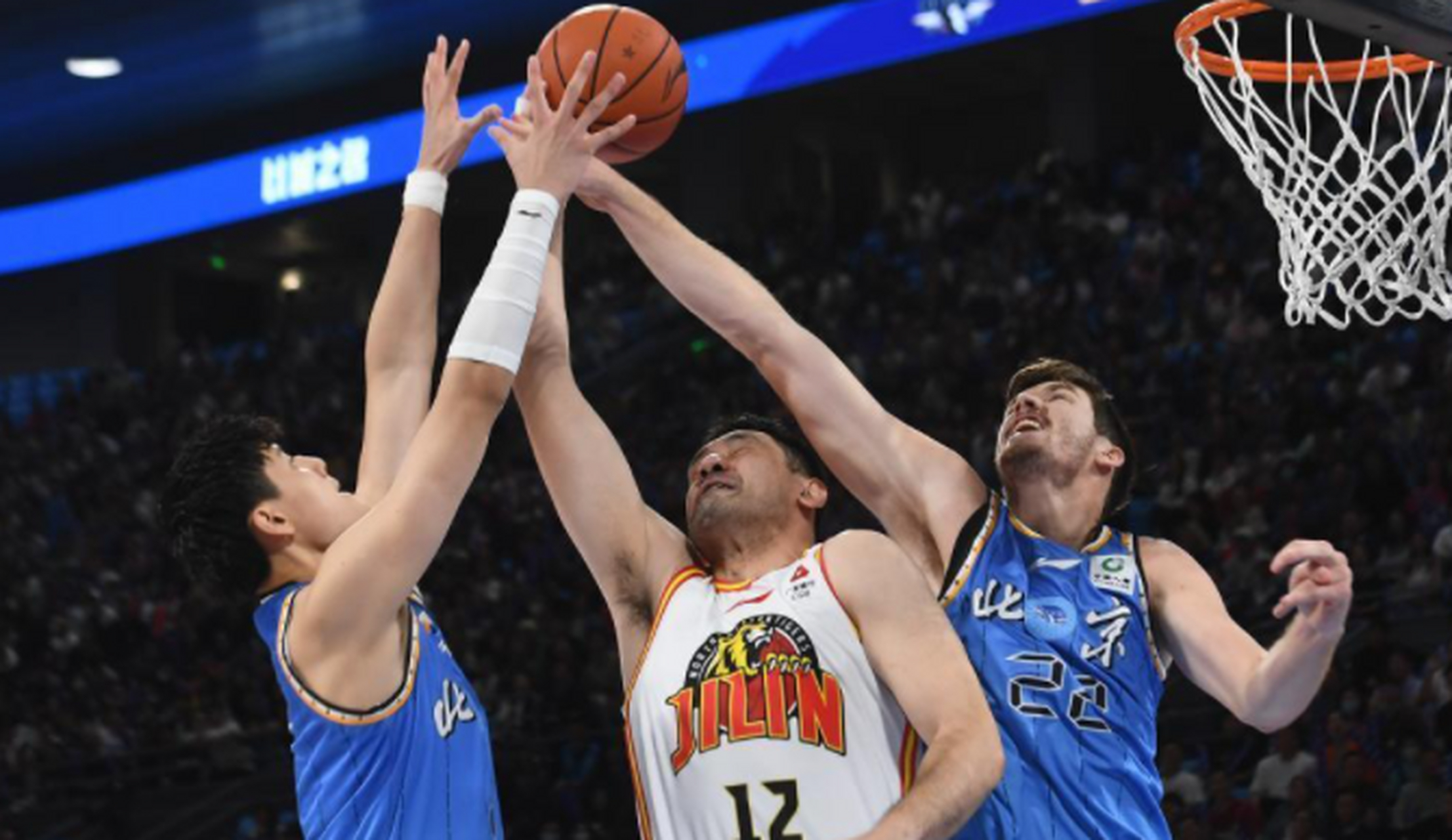 北京首钢队新赛季挑战难度大增，球员备战艰苦