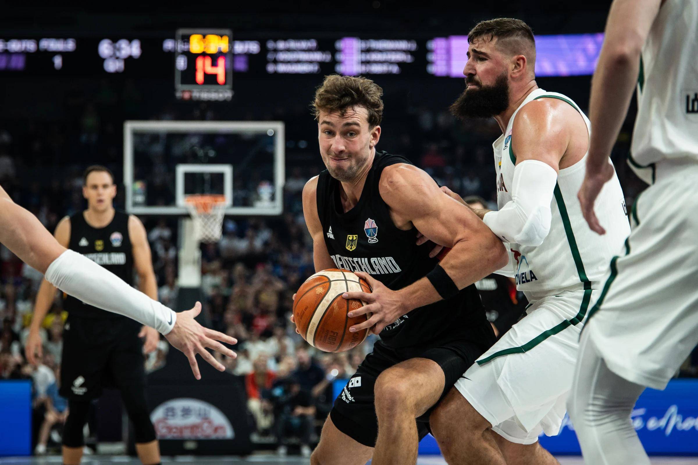 欧预赛:立陶宛-惨败乌克兰球队遭罚十人却无力还手的简单介绍 欧预赛:立陶宛-惨败乌克兰球队遭罚十人却无力还手的简单介绍