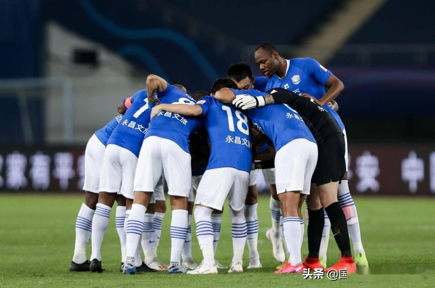 重庆球员展现出色技艺击败对手 重庆球员展现出色技艺击败对手